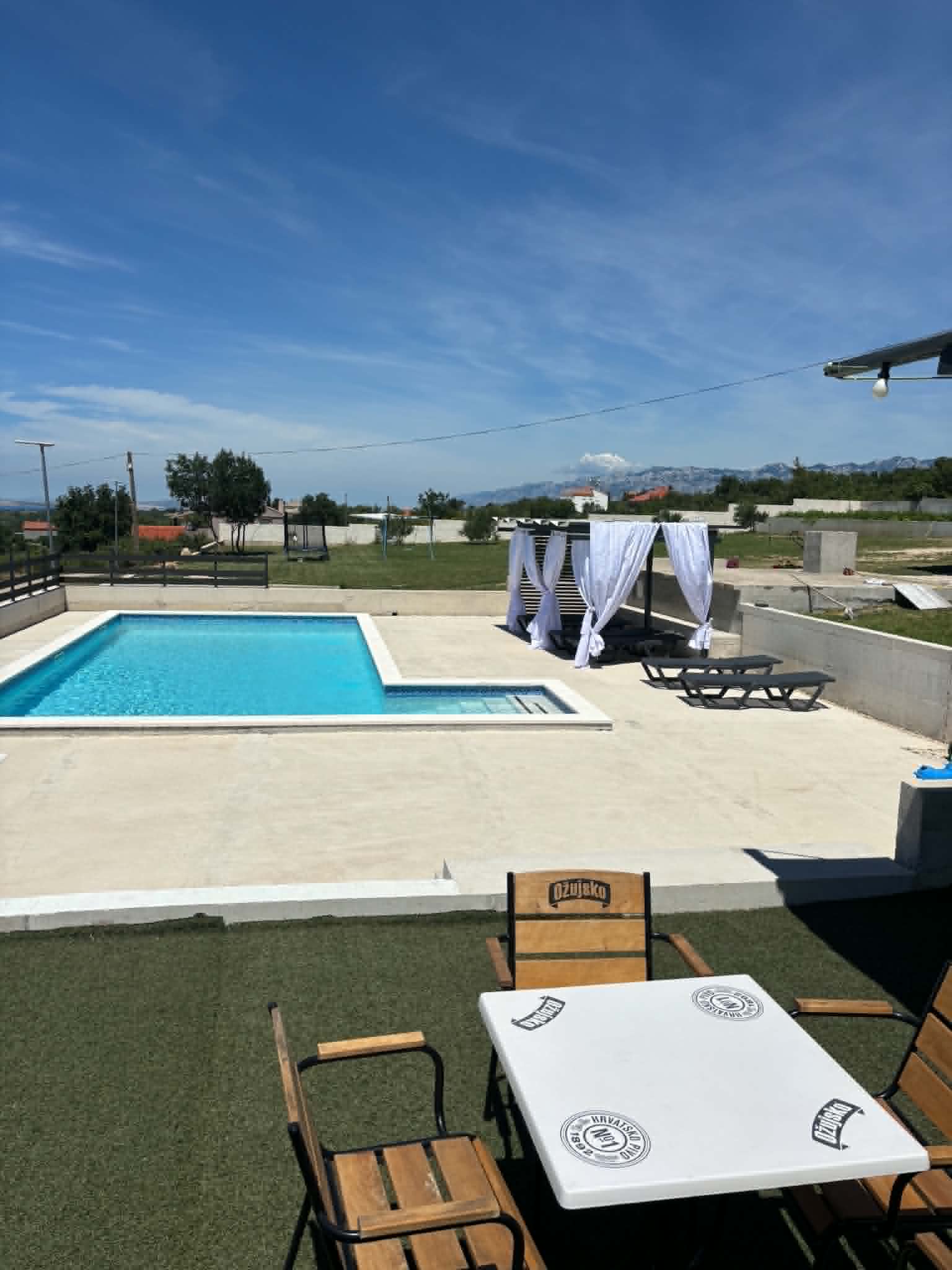 pool apartment niko